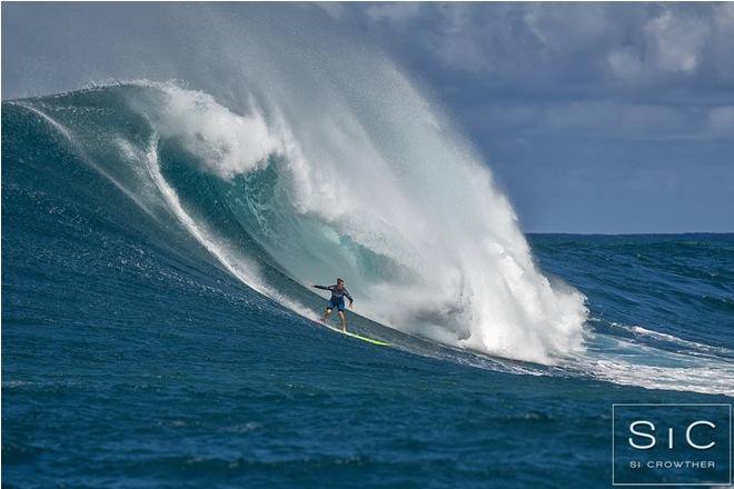 Paige Alms, Deep2Peak athlete, on her way to the first ever Women's Peahi Challenge first place finish - NoveNove Maui Aloha Classic ©  Si Crowther / IWT